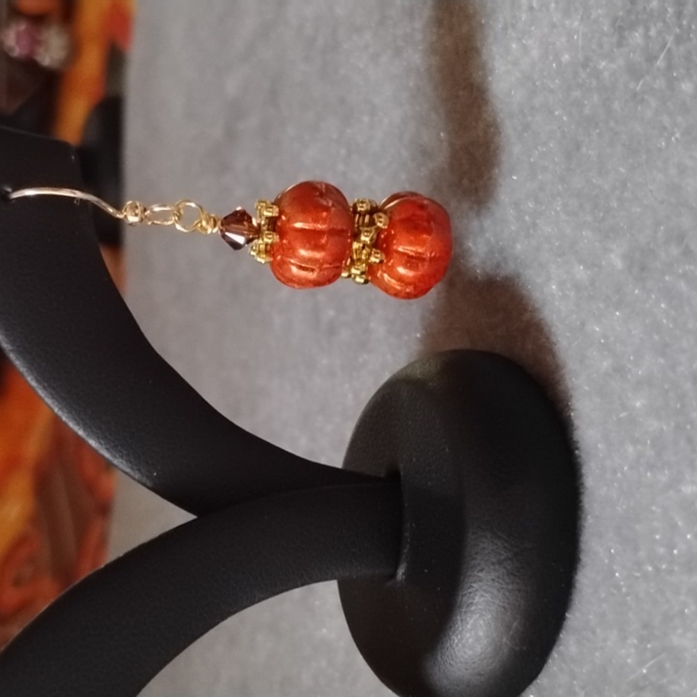 🎃Hand Crafted Pumpkin Beaded Earrings🎃 - Picture 2 of 5